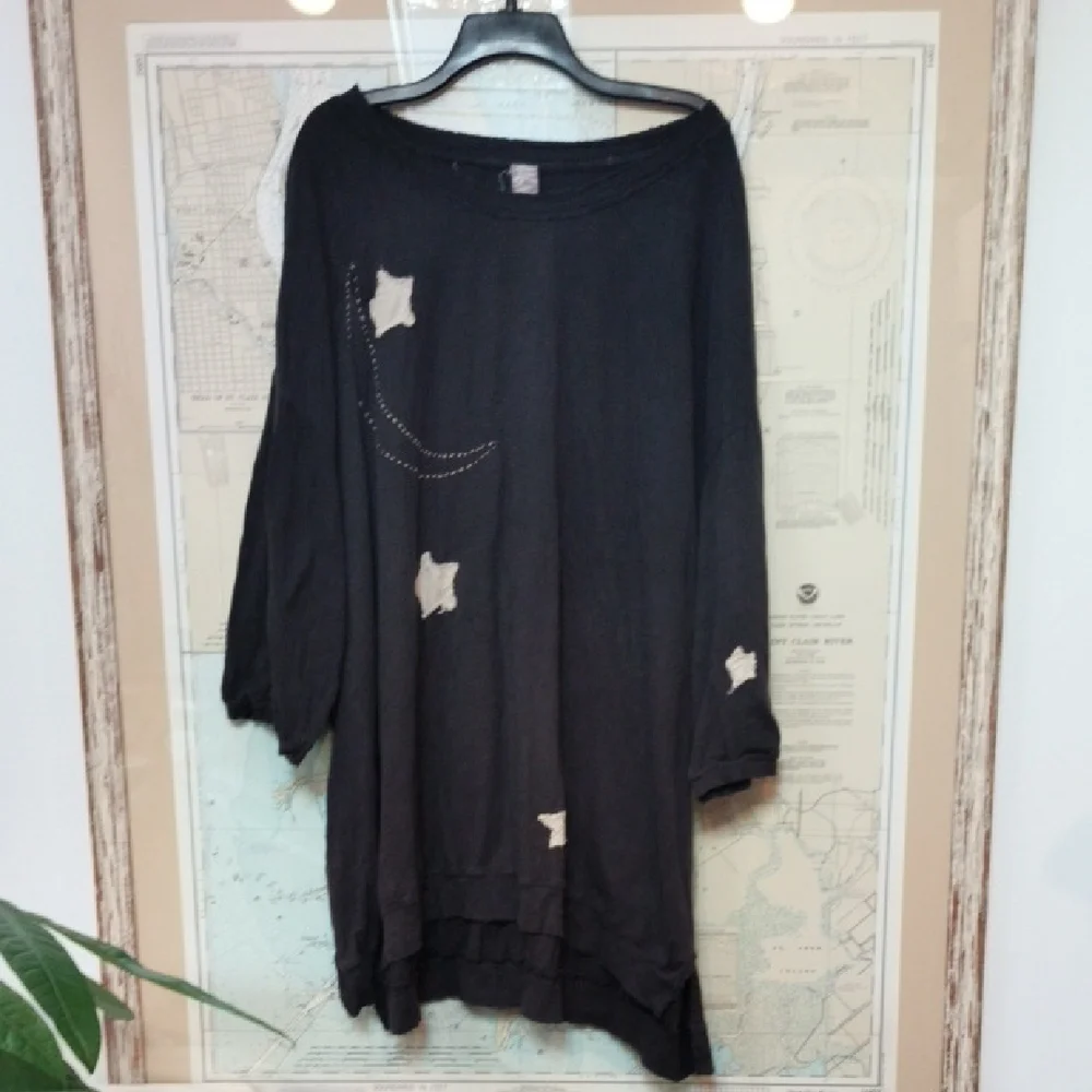 Magnolia Pearl Black Tunic with Cream Star Details - Picture 2 of 5
